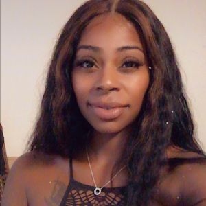 Meet your Posher, Avina